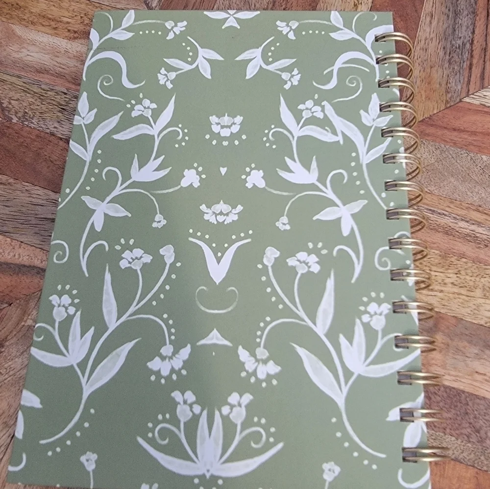 EVERYGIRL BRAND NEW weekly/monthly planner.  5x8